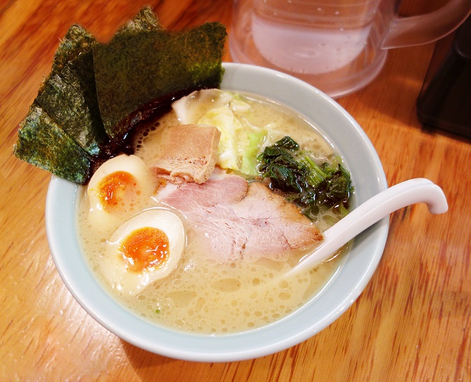 家系ラーメンには海苔が必須! 家系ラーメンには海苔が必須!
